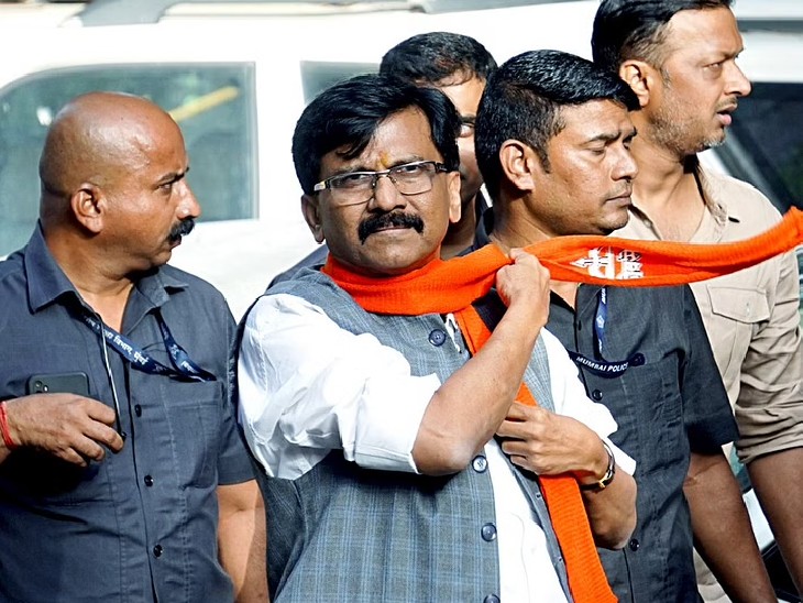 संजय राउत का कहना है कि उन्हें एक राजनीतिक साजिश के तहत फंसाया जा रहा है।