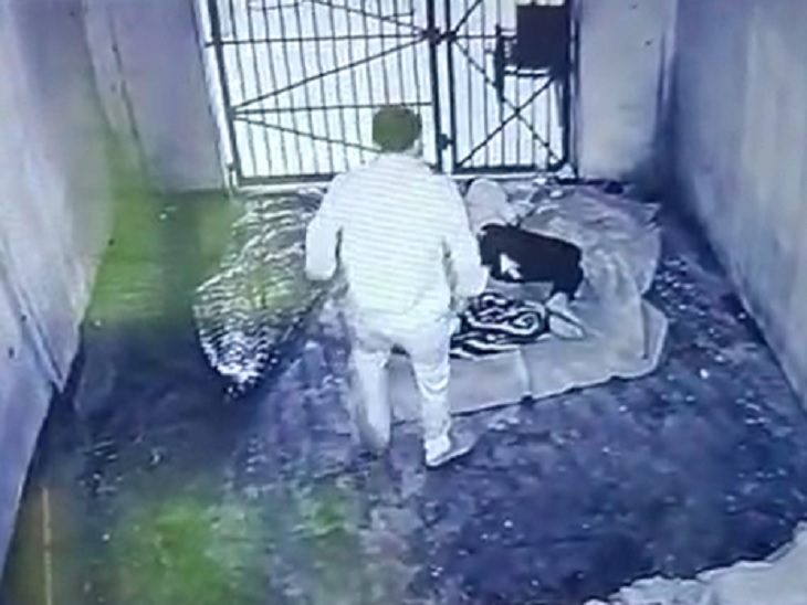 समस्तीपुर के नगर थाना हाजत में सोमवार को एक कैदी को अचानक ब्रेन हेमरेज आ गया।