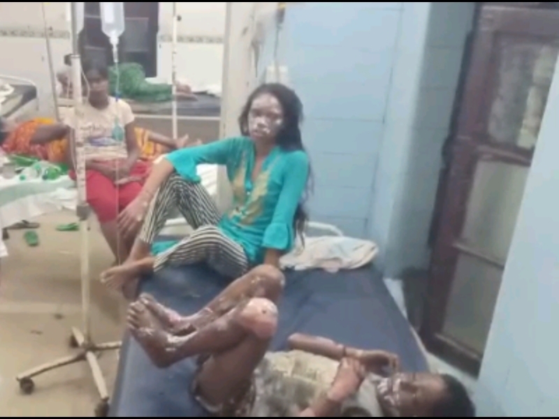 करीबन 1 घंटे की कड़ी मशक्कत के बाद आग पर काबू पा लिया गया।