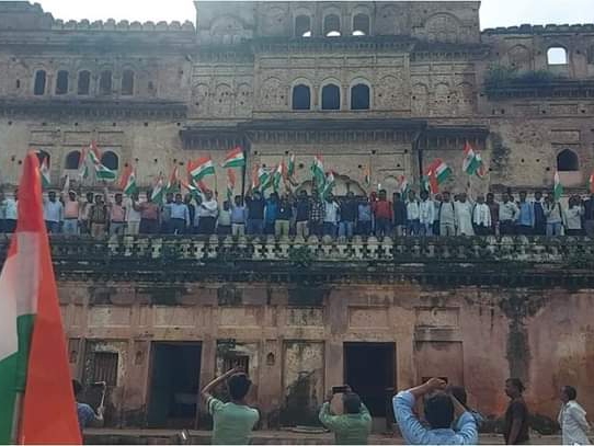 SDM took out a bike rally with tricolor, gave a message of patriotism ...
