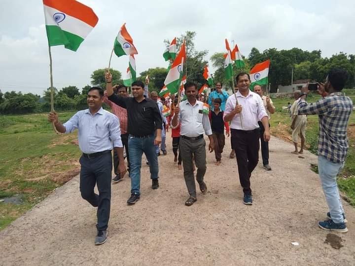 एसडीएम ने तिरंगा लेकर निकाली बाइक रैली, किला परिसर में नारे लगाकर दिया ...