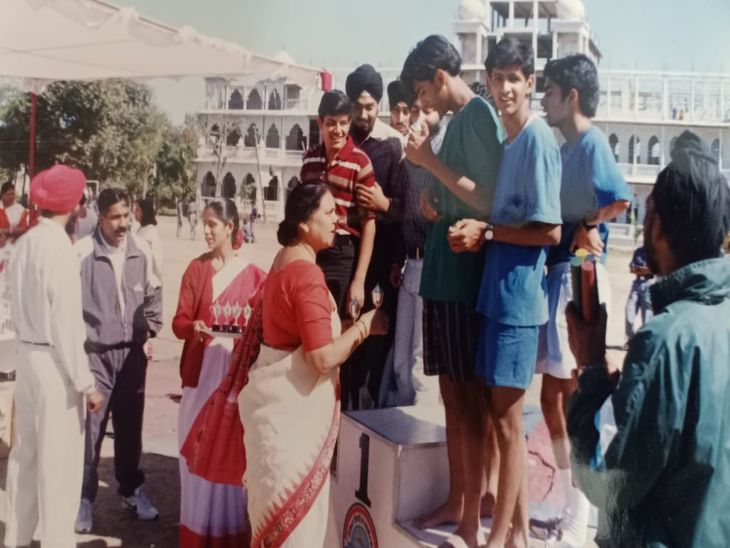Pushya Mitra was also in the school sports team.