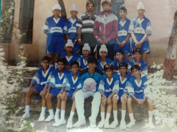 He studied at Guru Harikishan Public School. In this, the main friend was the player of the football team.