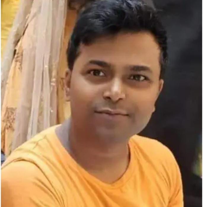 अरवल जिले के कुर्था के रहने वाले अमर्त्य आदर्श साधारण परिवार से आते हैं।