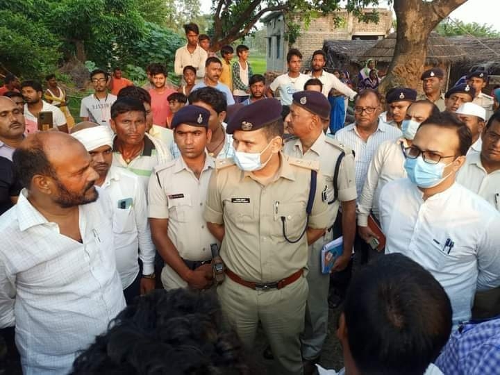 गुरुवार को आतंकियों ने पुलवामा के गदूरा इलाके में मजदूरों पर ग्रेनेड फेंक दिया।