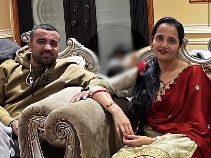 न्यूयॉर्क के रिचमंड हिल में अपने घर में मनदीप और उनके पति रणजोधबीर सिंह संधु।