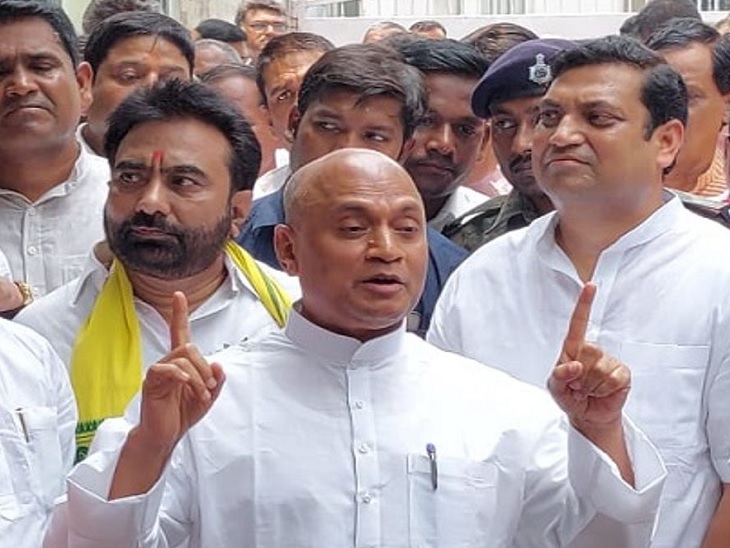 RCP सिंह की मौजूदगी में नारे लगाने लगे कि 'बिहार का मुख्यमंत्री कैसा हो RCP सिंह जैसा हो'।
