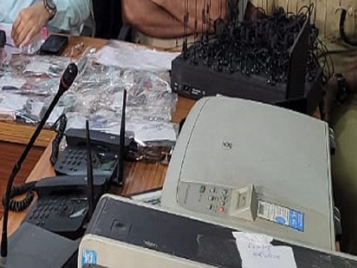 ये सामान ठगों के दफ्तर से मिले।