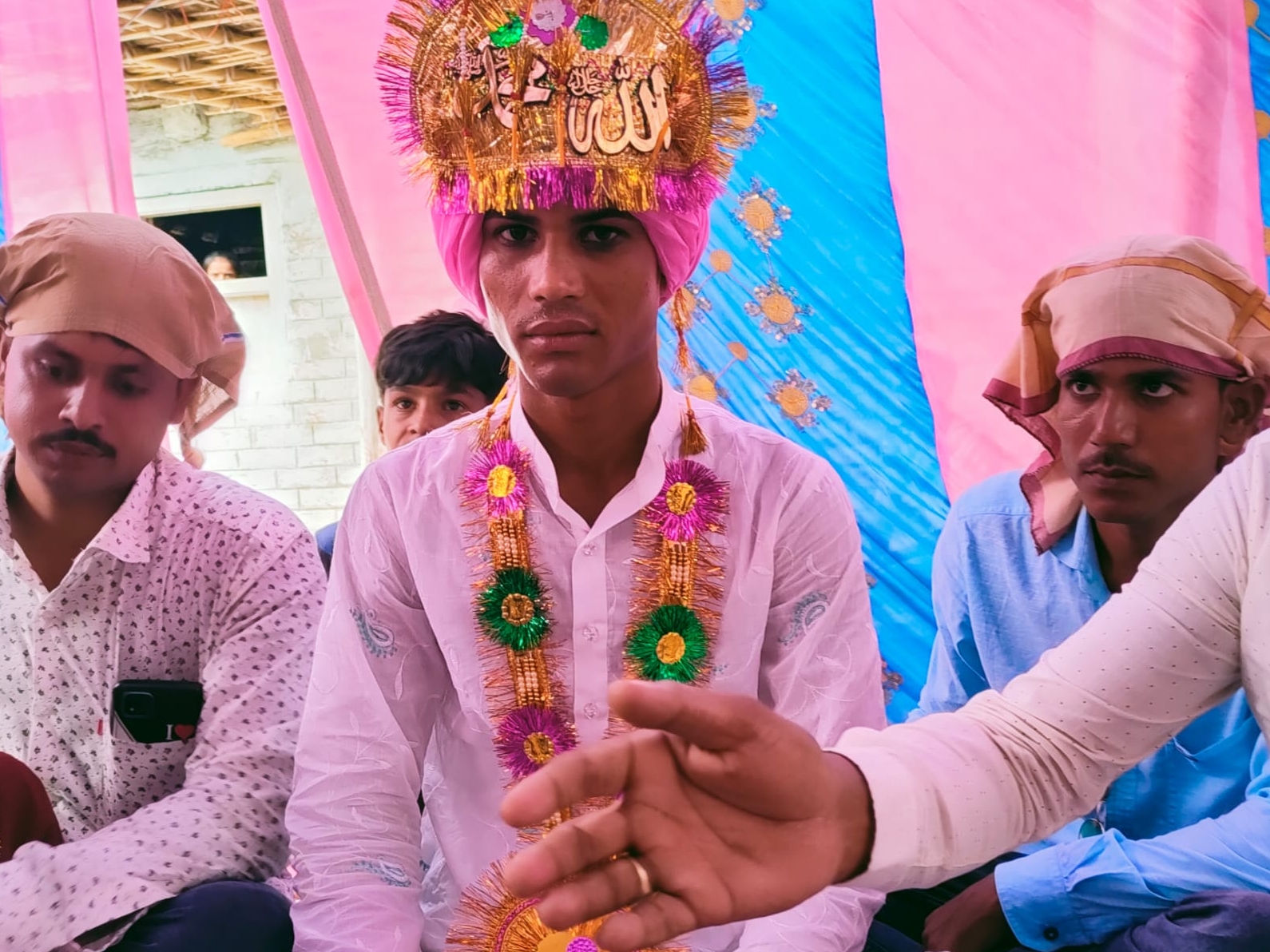 15 दिन पहले हुई थी शादी, बाइक से घर जा रहा था | A young man riding a bike  was trampled by a bus in Purnia, death, Got married 15 days ago,