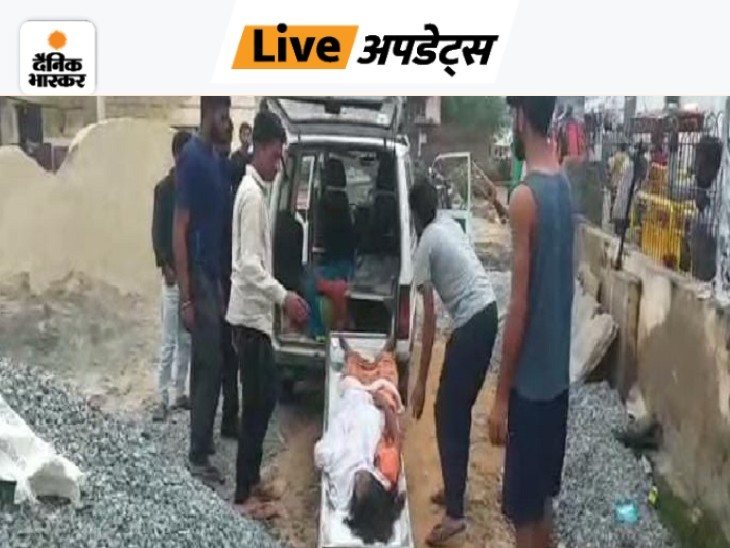 Relief workers carrying the dead body for post-mortem after a stampede in Khatushyamji temple premises.