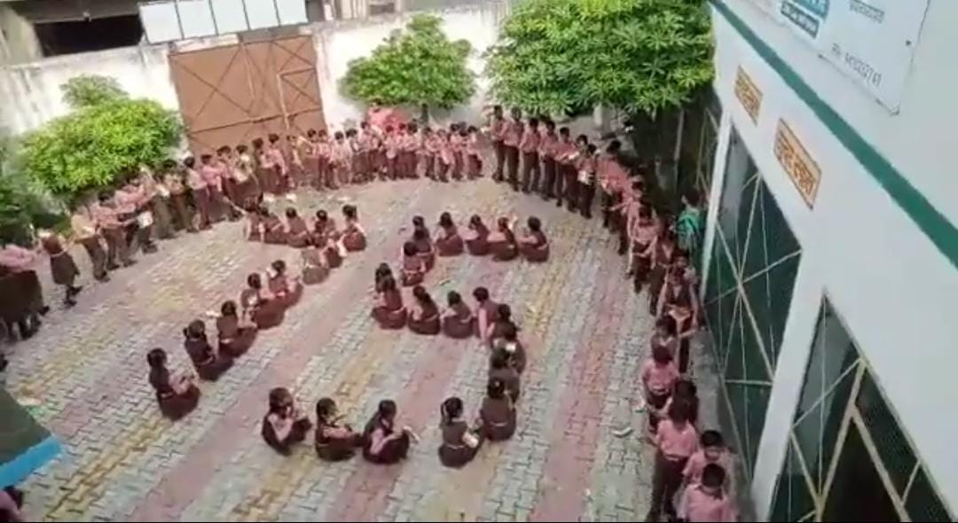 प्राथमिक विद्यालय के बच्चों ने तिरंगा अभियान में लिया भाग