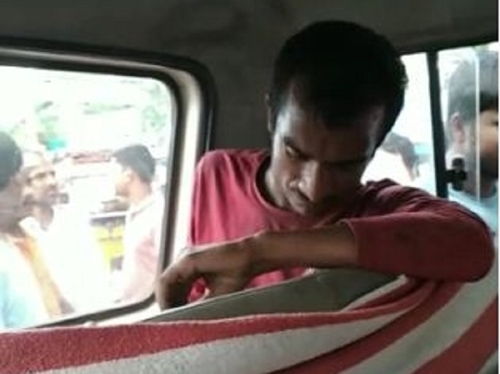 अगर मौके पर पुलिस नहीं पहुंचती तो भीड़ युवक को पीट-पीटकर उसकी जान ले लेती।