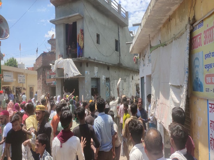 भोजीपुरा में दोनों पक्षों के बीच पथराव की सूचना पर दौड़ी पुलिस, दोनों पक्ष को शांत करा कर खुराफातियों की शुरू की तलाश।