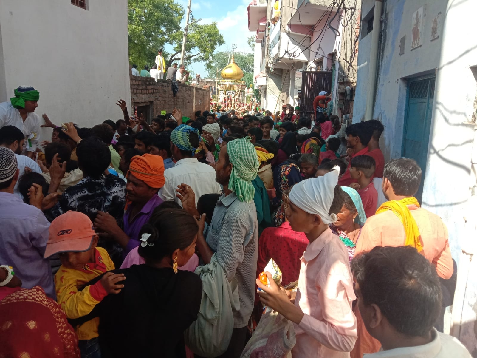 Tazia procession taken out on Muharram in Bidhuna Tricolour-decorated ...