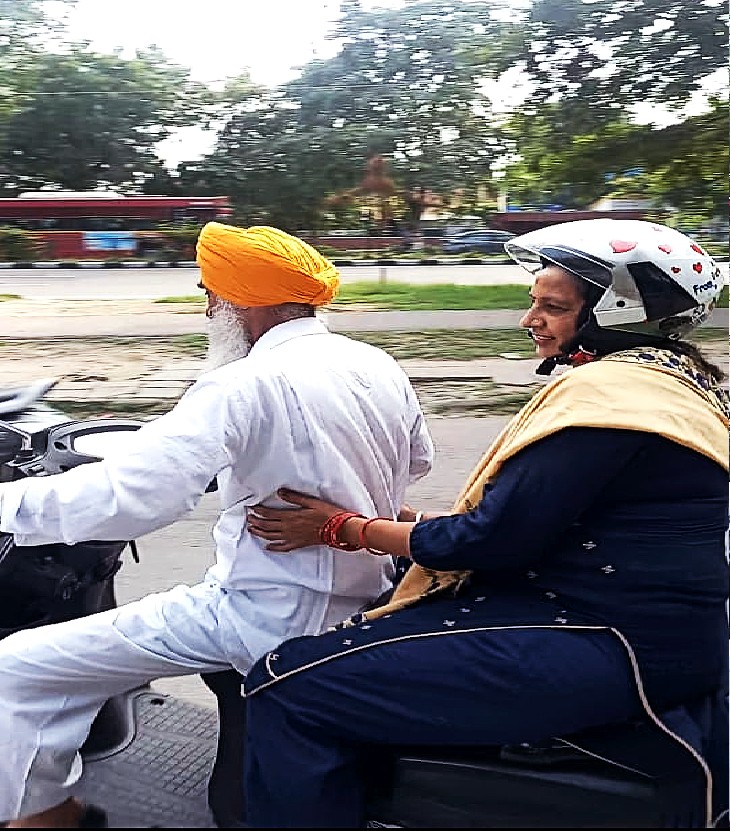 Sikh Woman wearing Helmet in Chandigarh, Inspiration for other women