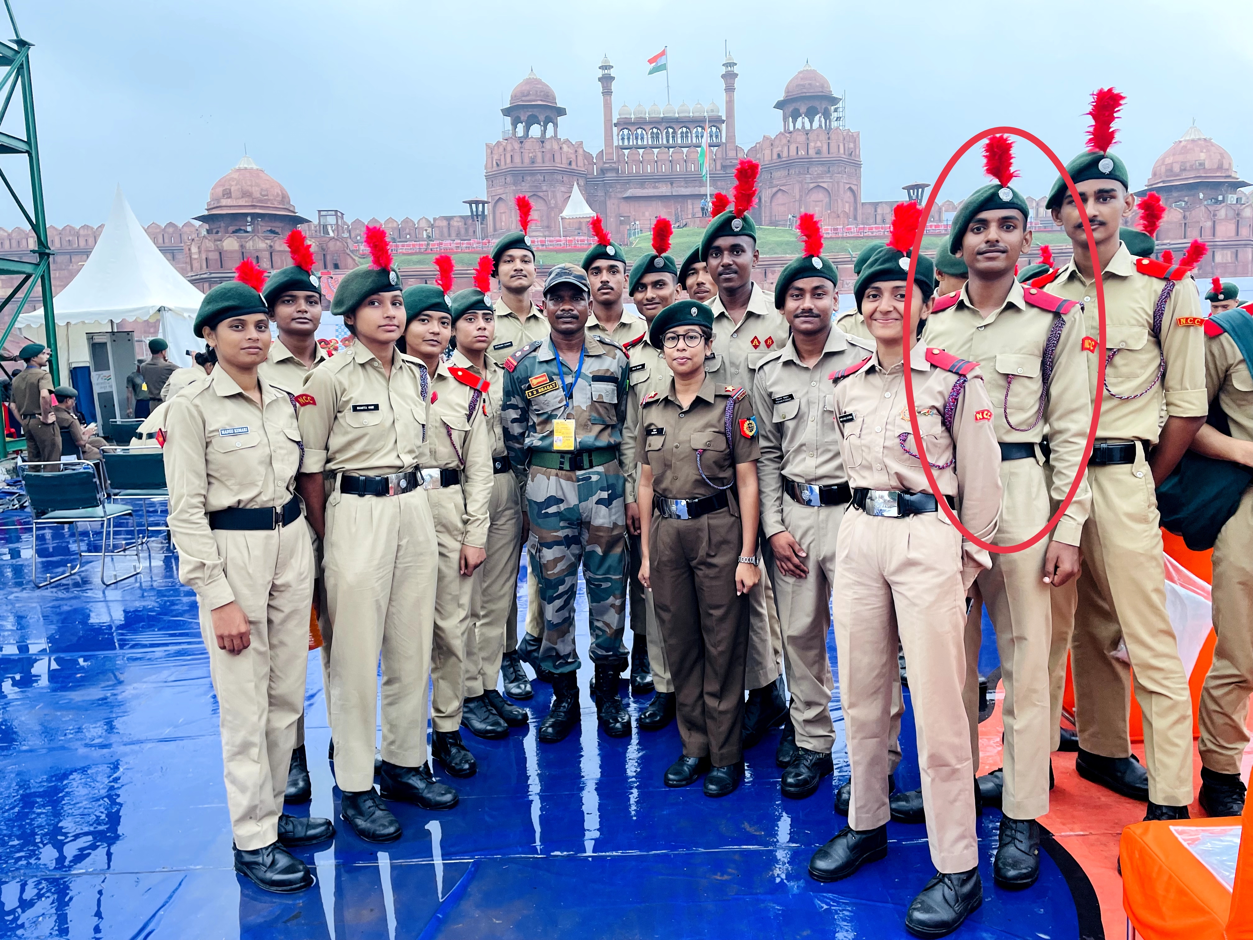 लाल घेरे में 9 बिहार बटालियन एनसीसी के कैडेट।
