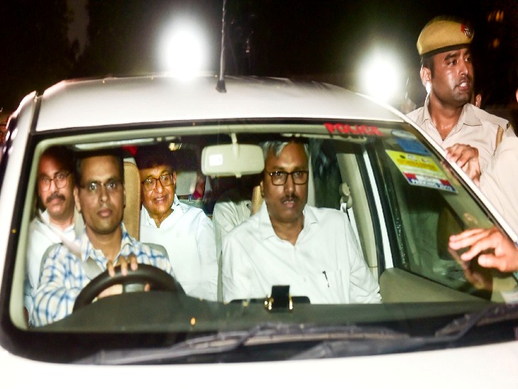 This photo is from August 21, 2019, when CBI agent Rupesh Srivastava arrested P. Chidambaram at his home in connection with the Saradha scam.