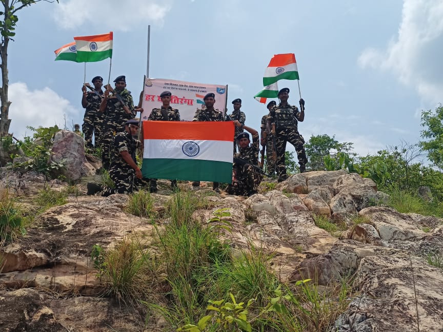 स्वतंत्रता दिवस के पूर्व की गई तिरंगा फहराने की अपील, करीब 2 किलोमीटर निकली  यात्रा | A grand tricolor yatra taken out on the eve of Independence Day,  an appeal was made