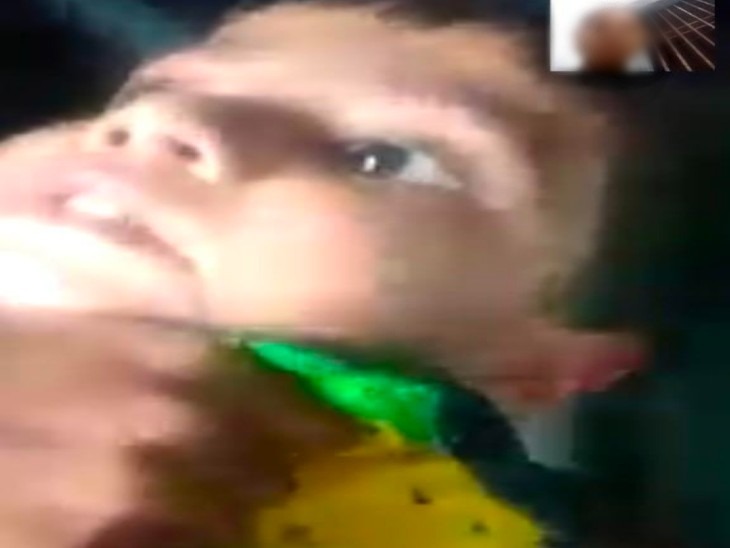 आरोपी ने मां को वीडियो कॉल किया था। जिसमें वो बच्चे की गर्दन दबा रहा था। मां को केस वापस लेने के लिए बोल रहा था।