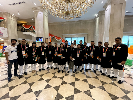 कॉमनवेल्थ गेम्स में देश के लिए मेडल जीतने वाले पहलवान प्रधानमंत्री के आवास पर पहुंचे हैं।