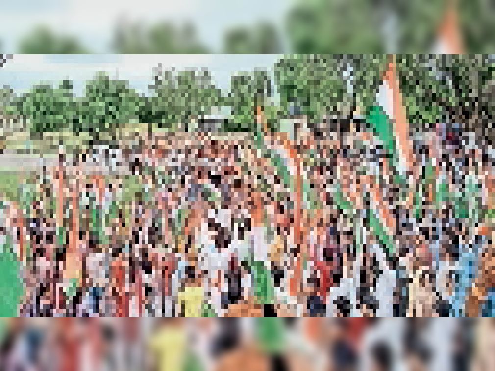 आजादी अमृत महोत्सव: बांदीकुई में दो हजार स्कूली बच्चों सहित लोगों ने निकाली तिरंगा रैली आजादी अमृत महोत्सव: बांदीकुई में दो हजार स्कूली बच्चों सहित लोगों ने निकाली तिरंगा रैली