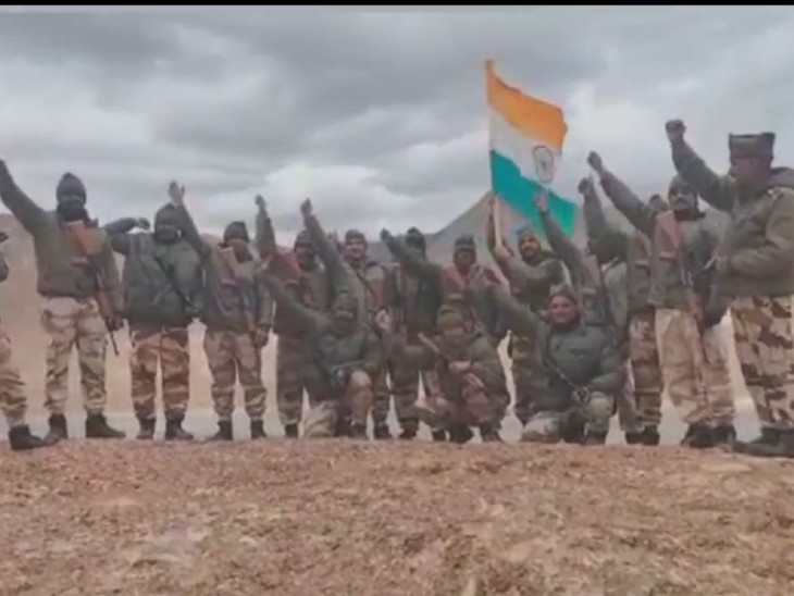 लद्दाख में 18 हजार फीट ऊंची चोटी पर तिरंगा लहराते ITBP के जवान, सिक्किम में भी जवानों ने तिरंगा फहराया।