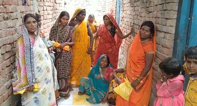मौत के बाद सदमे में परिवार।