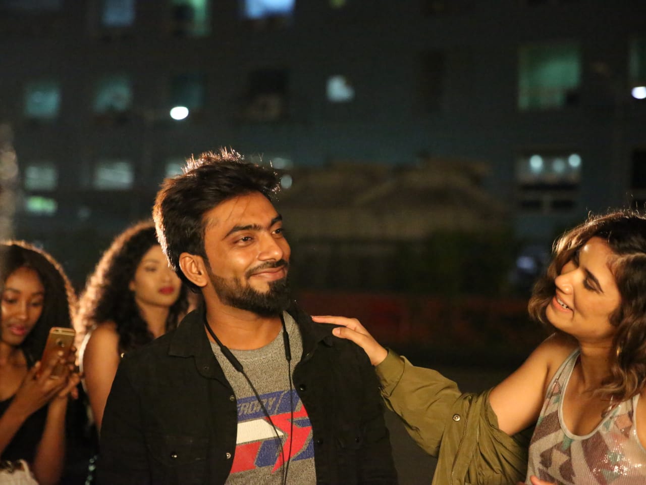 अभिजीत का लक्ष्य प्रतिभाशाली कलाकारों को मौका देना और उन्हें अपने संगीत लेबल के तहत लॉन्च करना है।