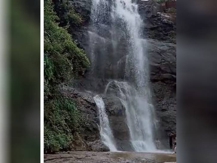 हरदा में गोराखाल के पास करीब 150 फीट की ऊंचाई से झरने से पानी गिरता है।
