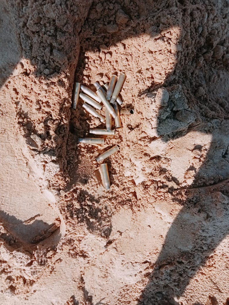 घटनास्थल से बरामद गोलियों का खोखा। - Dainik Bhaskar