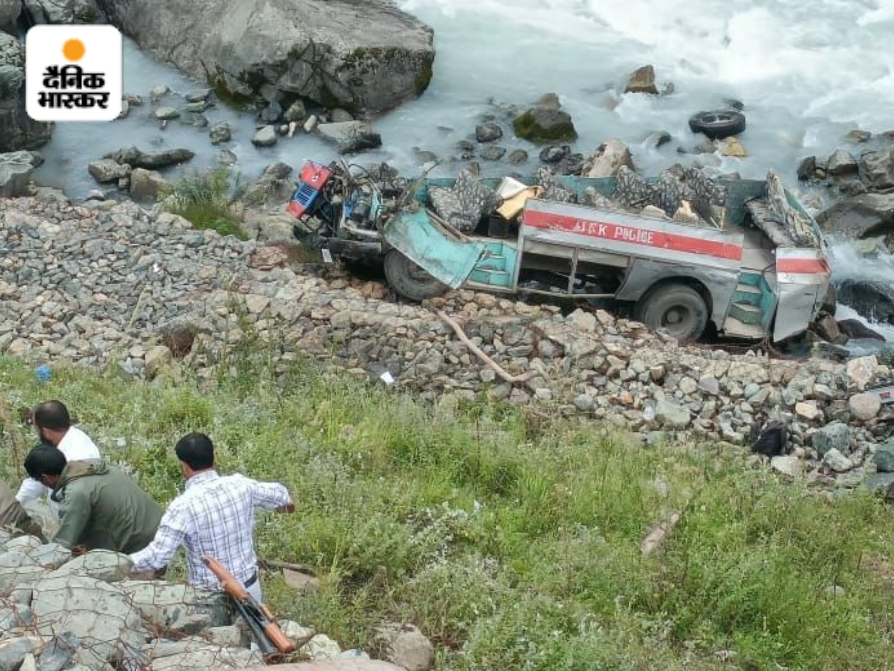 हादसे पर राष्ट्रपति द्रौपदी मुर्मू और बंगाल CM ममता बनर्जी ने भी संवेदना व्यक्त की है।