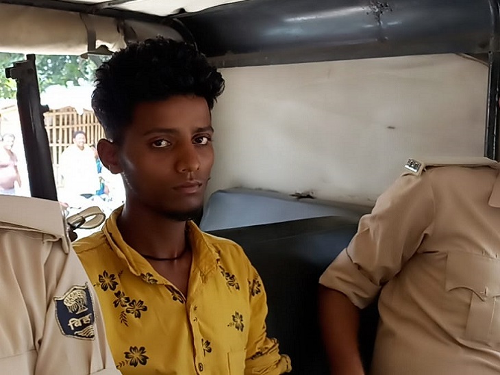 पुलिस गिरफ्त में आरोपित। - Dainik Bhaskar