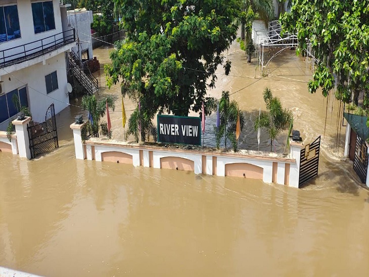 शिवनाथ नदी में पानी बढ़ने से रिवर व्यूज व आसपास के होटल डूबे