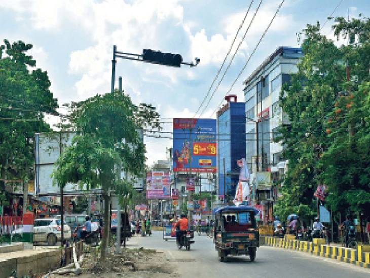 कंपनीबाग में लगा ट्रैफिक सिग्नल। - Dainik Bhaskar