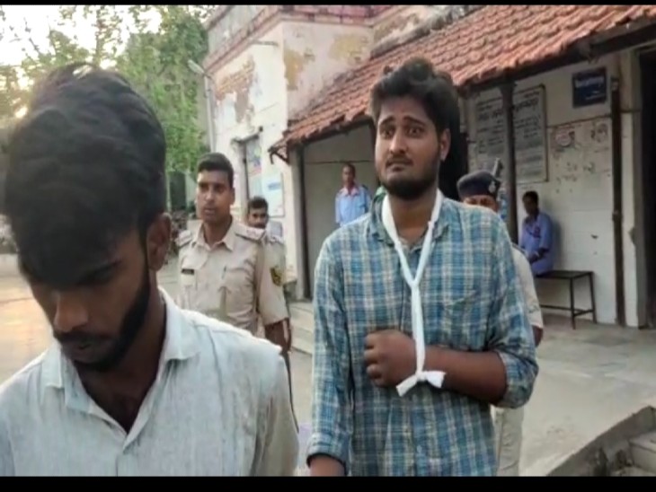 फल्गु नदी में साथियों के साथ बैठा था युवक, पैर और छाती में गोली मार हुए फरार | The young man was sitting with his companions in the Falgu river, escaped after