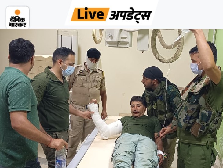 आतंकी कासिम ने एक पुलिस अधिकारी पर फायरिंग की। घायल अधिकारी को अस्पताल में भर्ती किया गया।