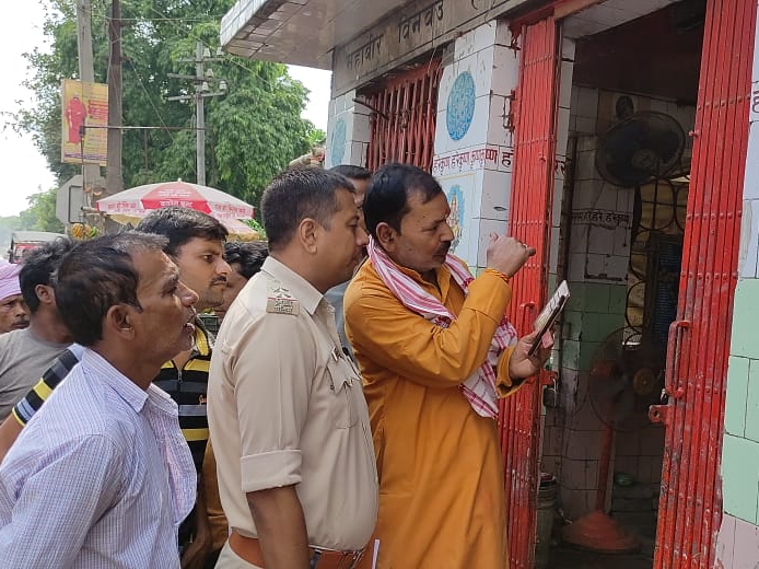 बक्सर में चांदी के मुकुट समेत लाखों की चोरी: पुजारी ने अज्ञात चोरों के खिलाफ  दर्ज कराया FIR, ग्रामीण में आक्रोश – Bharat News India