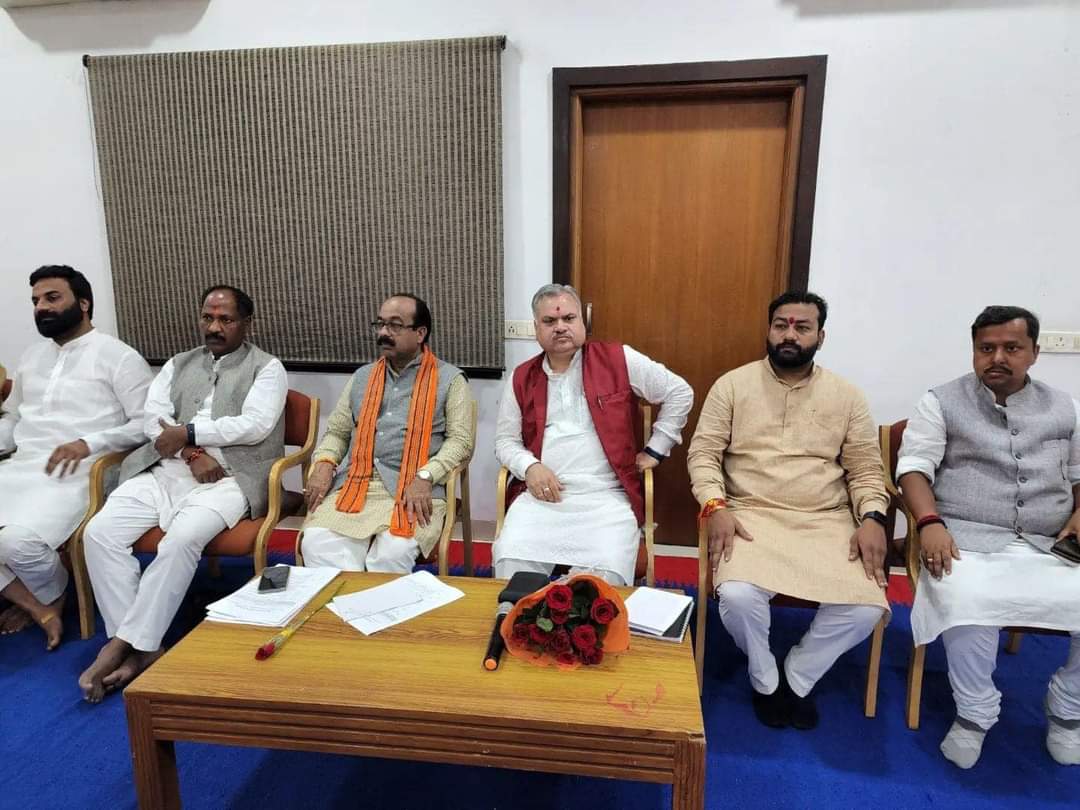 बीजेपी की बैठक पर मंथन।
