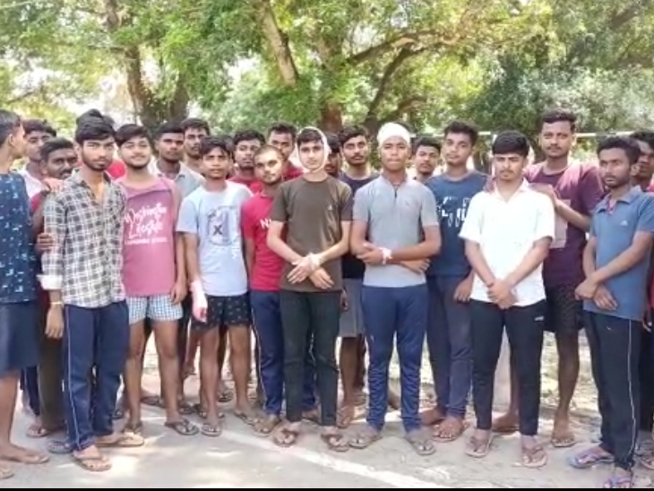 नवोदय स्कूल के छात्रों के बीच लड़ाई।