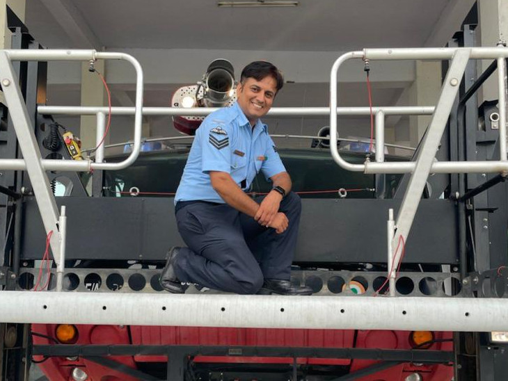 एयरफोर्स में सार्जेंट पद से 30 जून 2022 को रिटायर हुए राजस्थान के रहने वाले घनश्याम सिंह। उन्होंने वीरता पदक देने के फैसले पर ही सवाल खड़े कर दिए हैं।