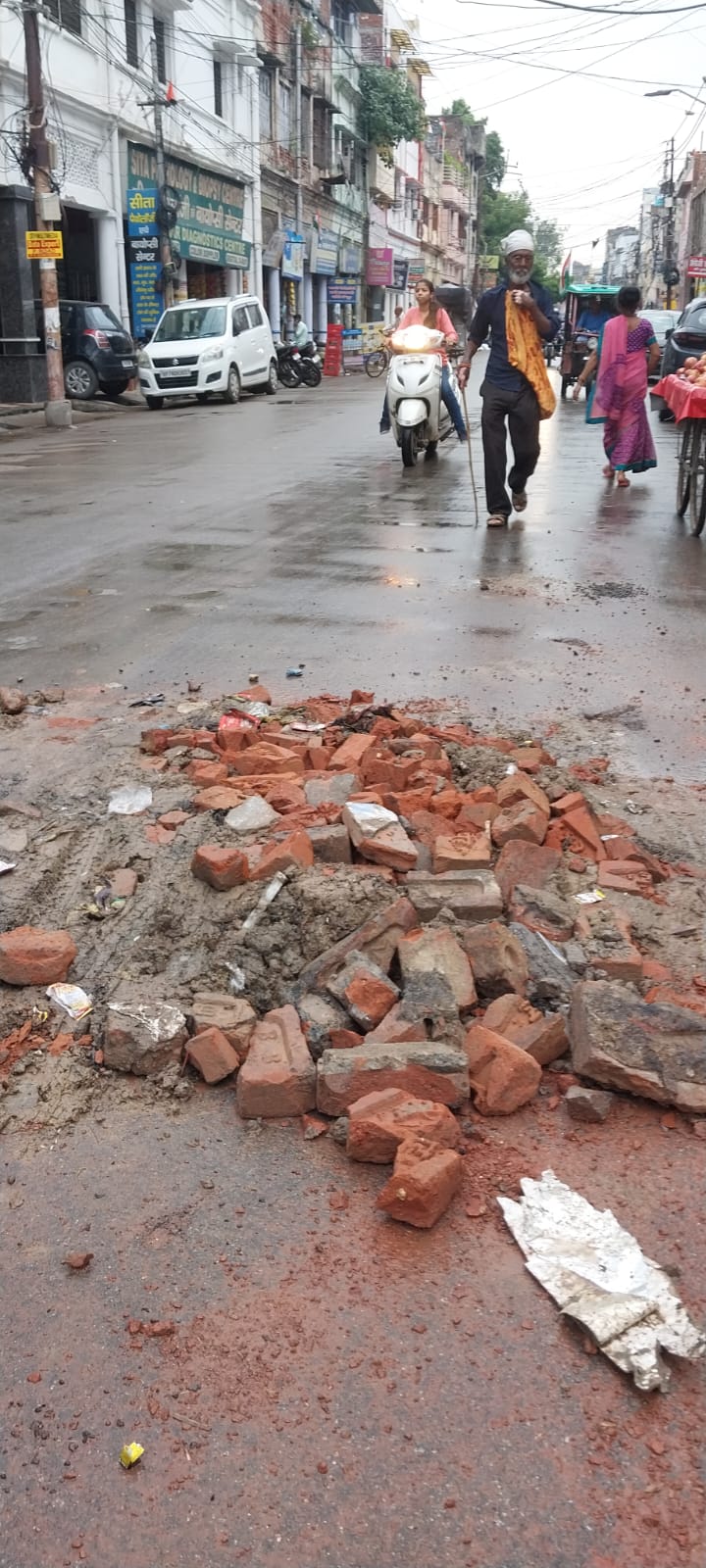 The pothole has been filled, the road has sunk 7 times in 3 years ...