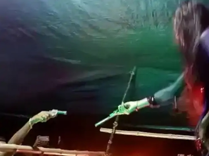 यह तस्वीर अब वायरल हो रही है।