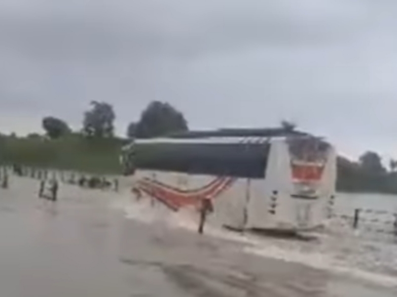 The bus was pulled out of the bridge bursting in heavy rain