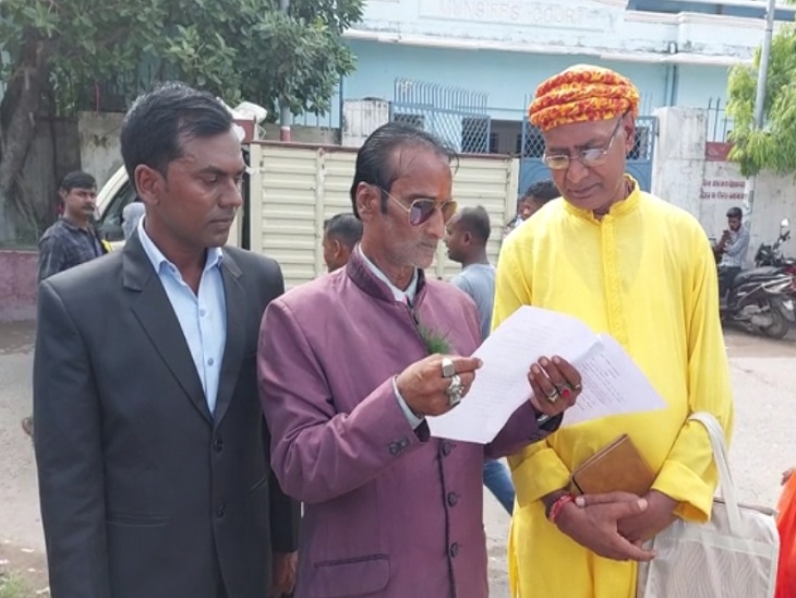 बुधवार को मुजफ्फरपुर के सीजीएम कोर्ट में यह परिवाद दायर किया गया।