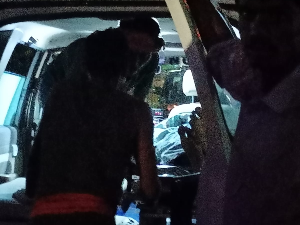 शव का पोस्टमार्टम करवाने अस्पताल पहुंचे परिजन। - Dainik Bhaskar