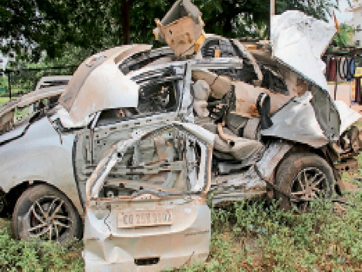 The speeding car collided with the truck crossing the divider, 2 ...