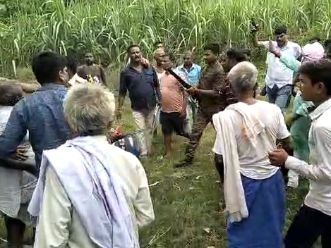 गन्ने के खेत से पकड़े गए लुटेरे।