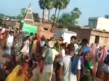 नवादा में सड़क पर शव को रख प्रदर्शन: आक्रोशित लोगों ने किया सड़क जाम, पंचायत  की पंच थी मृतक महिला – Bharat News India