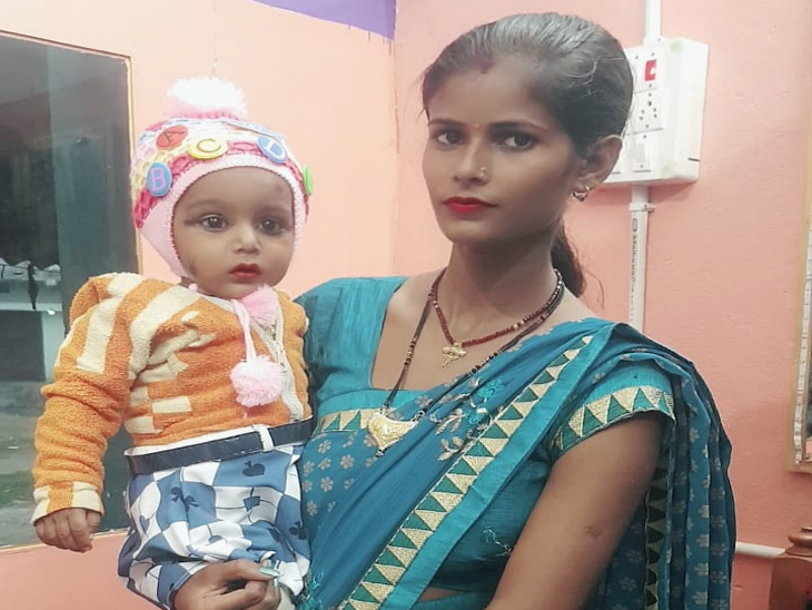 मनीषा का फ़ाइल फ़ोटो (साथ मे बच्चा) - Dainik Bhaskar