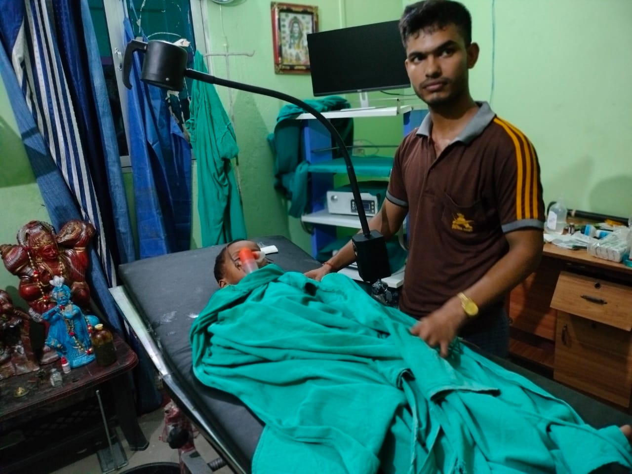 अस्पताल में चल रहा इलाज।